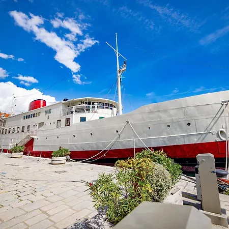Botel Marina-2